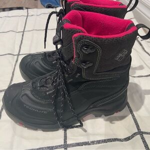 Columbia women’s snow boots